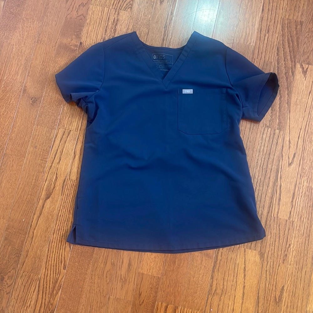 Figs scrub top